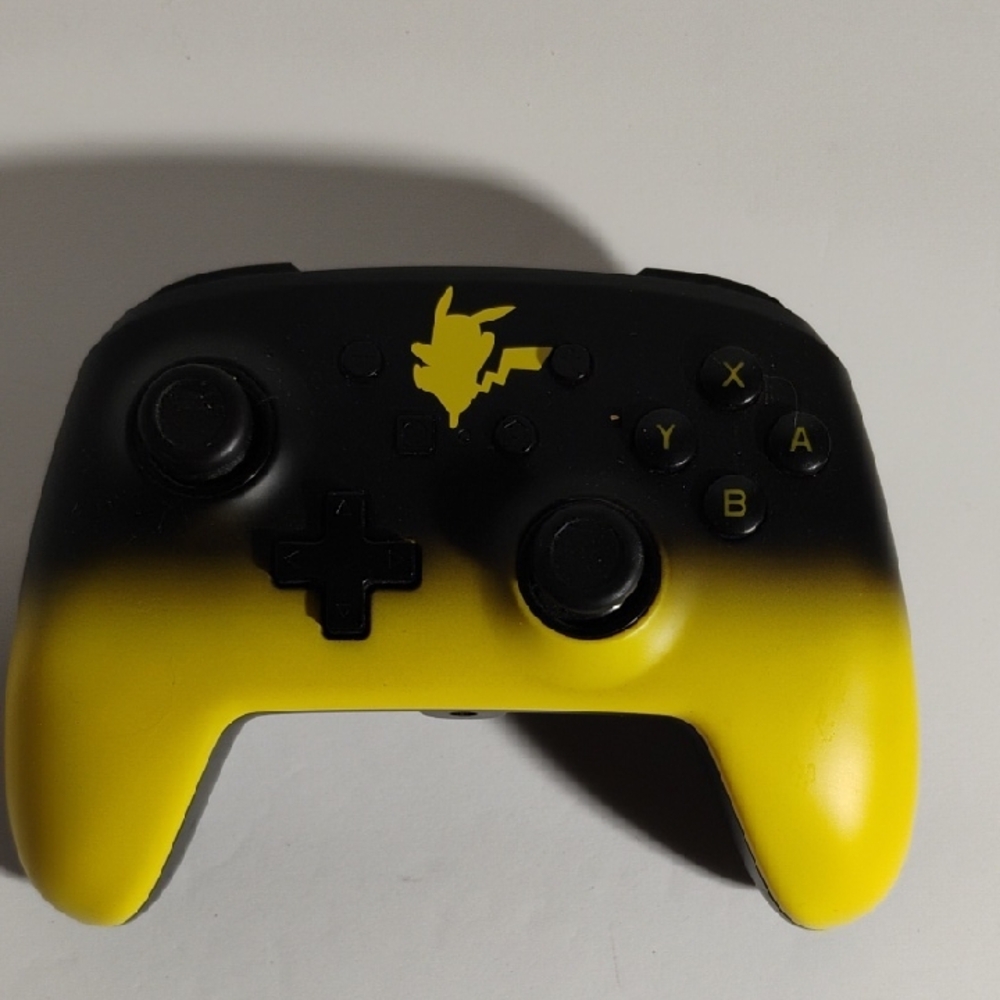 Pikachu Black and Yellow Wireless Controller PowerA 1513526-01 No Wire